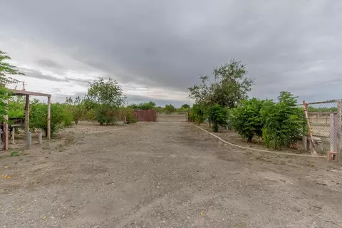 Exterior - 1581 W Cardella Rd, Merced, CA 95348 photo 4 of 7