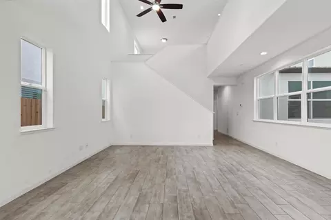 Living - 1077 Martin St, Winters, CA 95694 photo 4 of 5