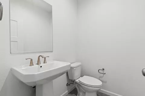 Bath - 1077 Martin St, Winters, CA 95694 photo 1 of 3