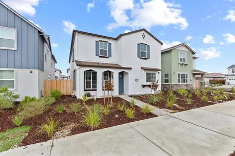 Exterior - 1077 Martin St, Winters, CA 95694 photo 3 of 5