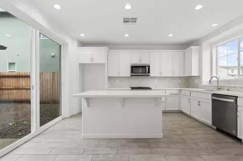 Kitchen - 1077 Martin St, Winters, CA 95694 photo 2 of 2