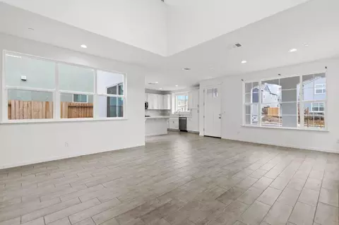 Living - 1077 Martin St, Winters, CA 95694 photo 3 of 5