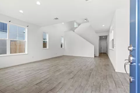 Living - 1077 Martin St, Winters, CA 95694 photo 1 of 5