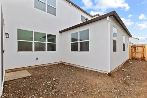 Exterior - 1077 Martin St, Winters, CA 95694 photo 4 of 5