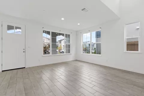 Living - 1077 Martin St, Winters, CA 95694 photo 2 of 5