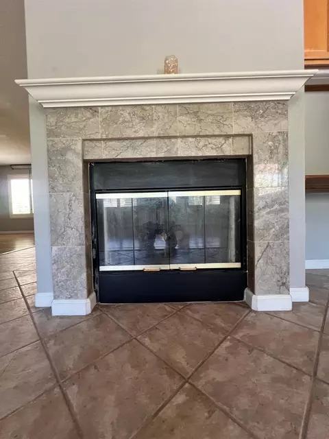 Living - 4309 Hazelnut Dr, Modesto, CA 95356 photo 5 of 7