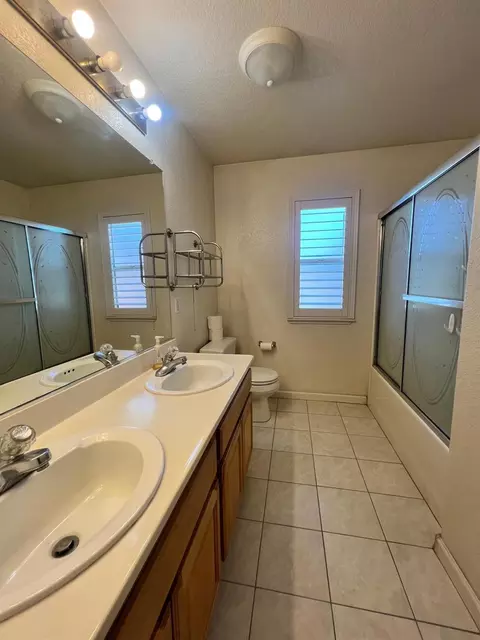 Bath - 4309 Hazelnut Dr, Modesto, CA 95356 photo 3 of 3
