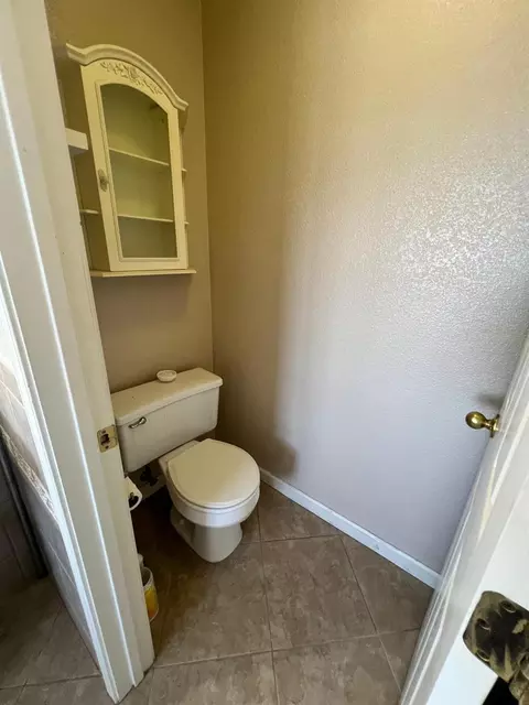 Bath - 4309 Hazelnut Dr, Modesto, CA 95356 photo 1 of 3