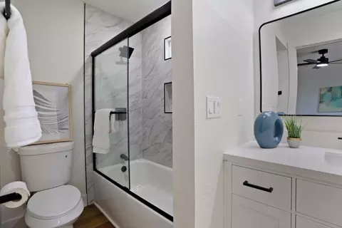 Bath - 351 Alpine Dr, Merced, CA 95340 photo 2 of 7