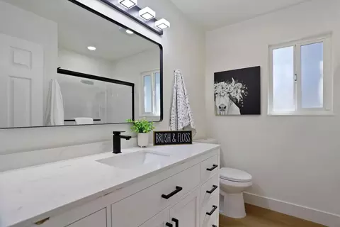 Bath - 351 Alpine Dr, Merced, CA 95340 photo 4 of 7