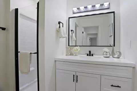 Bath - 351 Alpine Dr, Merced, CA 95340 photo 6 of 7