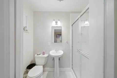 Bath - 4625 Jan Dr, Carmichael, CA 95608 photo 3 of 3
