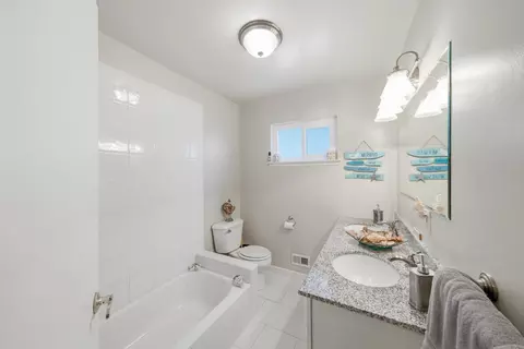 Bath - 4625 Jan Dr, Carmichael, CA 95608 photo 1 of 3