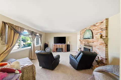 Living - 4625 Jan Dr, Carmichael, CA 95608 photo 2 of 3