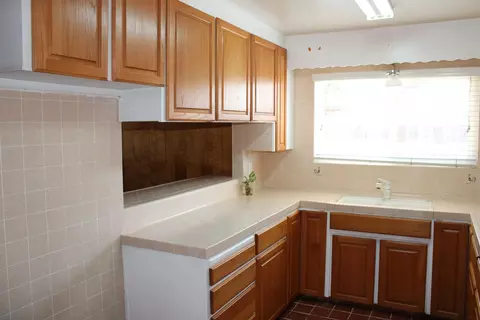Kitchen - 1525 Franklin Ave, Tracy, CA 95376 photo 2 of 2