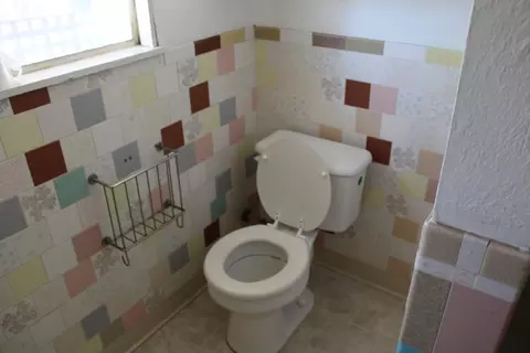 Bath - 1525 Franklin Ave, Tracy, CA 95376 photo 3 of 4