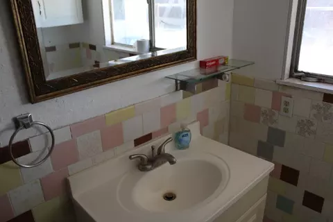 Bath - 1525 Franklin Ave, Tracy, CA 95376 photo 4 of 4
