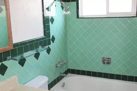 Bath - 1525 Franklin Ave, Tracy, CA 95376 photo 1 of 4