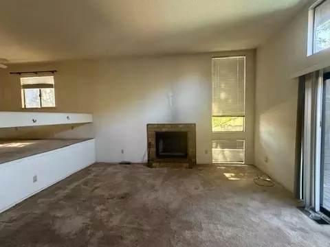 Living - 501 Rose Ave #18, Modesto, CA 95355 photo 1 of 5