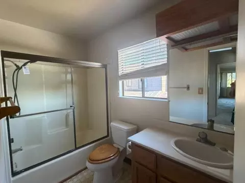 Bath - 501 Rose Ave #18, Modesto, CA 95355 photo 3 of 3