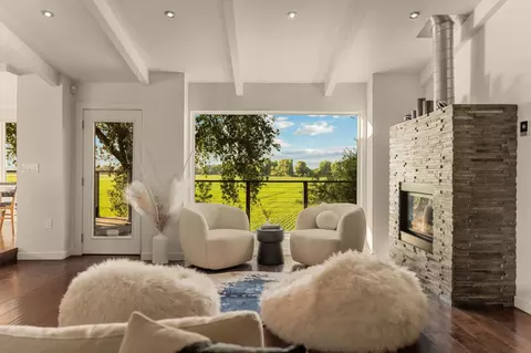 Living - 2561 Ladd Rd, Modesto, CA 95356 photo 2 of 4