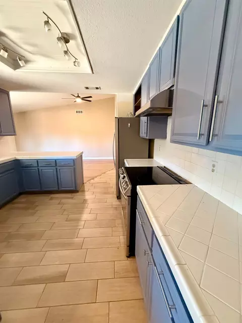Kitchen - 1019 Miwok Dr, Lodi, CA 95240 photo 2 of 2