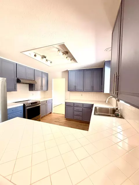 Kitchen - 1019 Miwok Dr, Lodi, CA 95240 photo 1 of 2