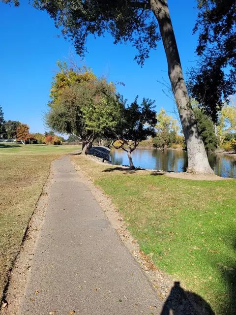 View/Area - 1019 Miwok Dr, Lodi, CA 95240 photo 4 of 6