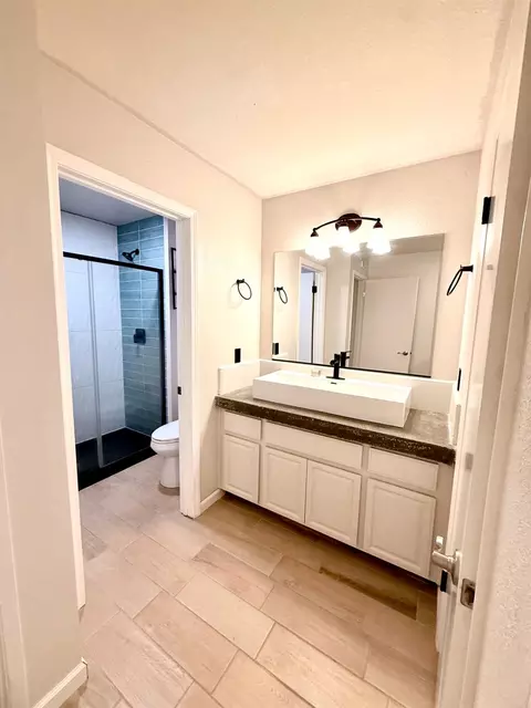 Bath - 1019 Miwok Dr, Lodi, CA 95240 photo 3 of 4