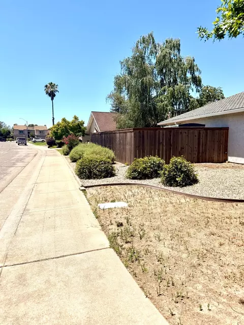 Exterior - 1019 Miwok Dr, Lodi, CA 95240 photo 1 of 7