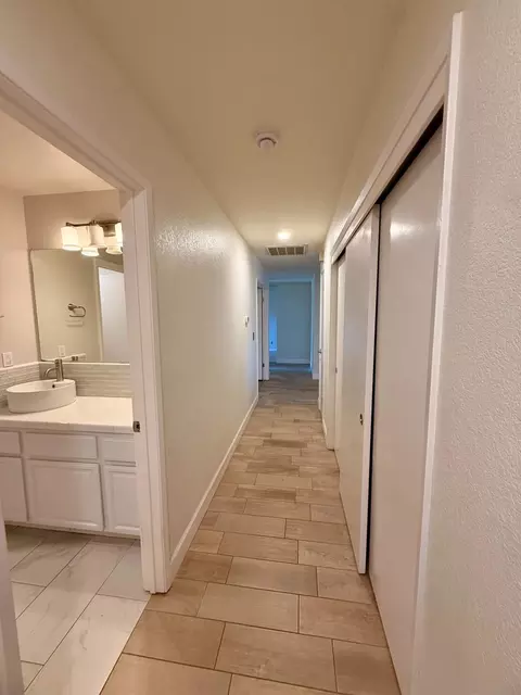 Entry Way - 1019 Miwok Dr, Lodi, CA 95240 photo 2 of 2