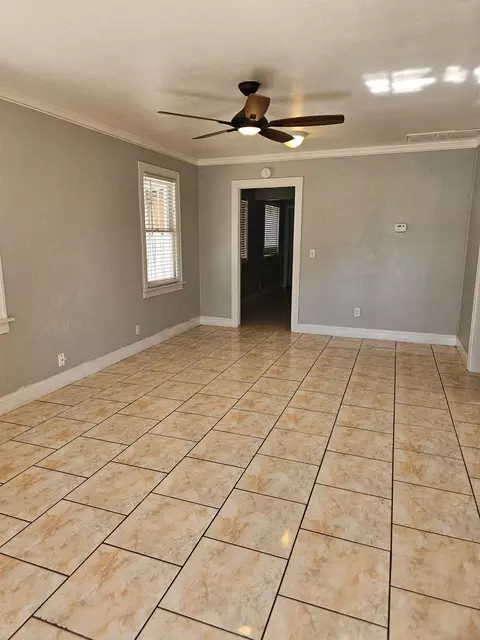 Living - 424 Poplar Ave, Manteca, CA 95336 photo 1 of 3