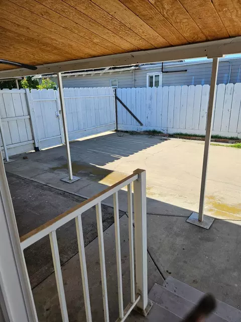 Exterior - 424 Poplar Ave, Manteca, CA 95336 photo 5 of 8