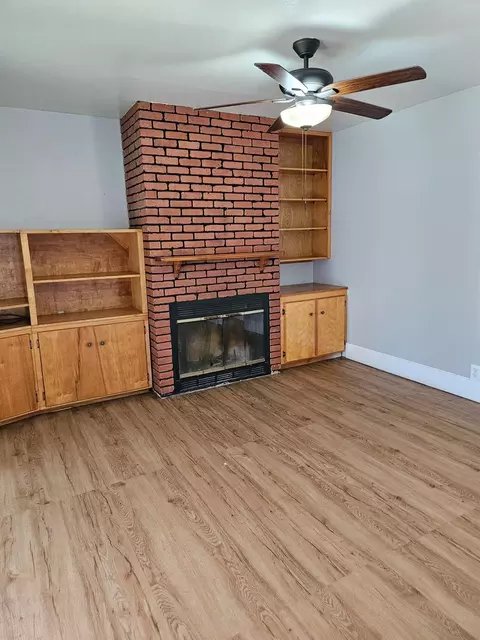 Living - 424 Poplar Ave, Manteca, CA 95336 photo 2 of 3