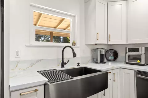 Kitchen - 6141 Lincoln Ave, Carmichael, CA 95608 photo 5 of 6