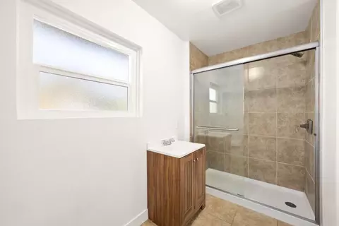 Bath - 6141 Lincoln Ave, Carmichael, CA 95608 photo 3 of 7