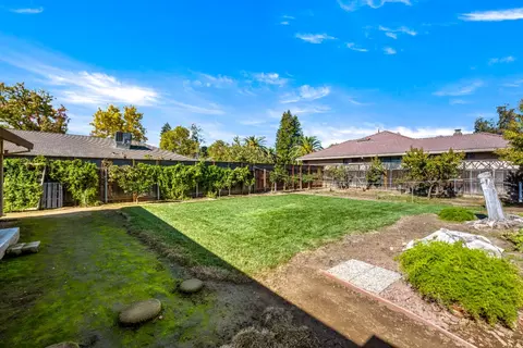 Exterior - 6141 Lincoln Ave, Carmichael, CA 95608 photo 10 of 15