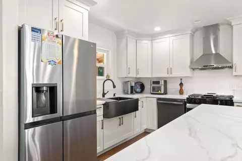 Kitchen - 6141 Lincoln Ave, Carmichael, CA 95608 photo 3 of 6