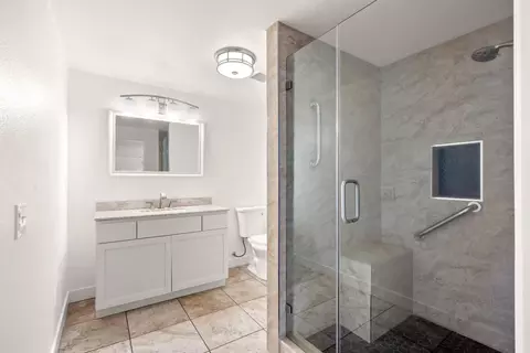 Bath - 6141 Lincoln Ave, Carmichael, CA 95608 photo 4 of 7