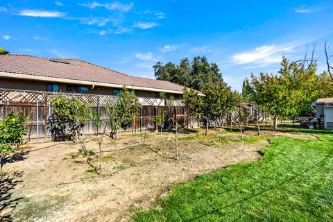 Exterior - 6141 Lincoln Ave, Carmichael, CA 95608 photo 12 of 15