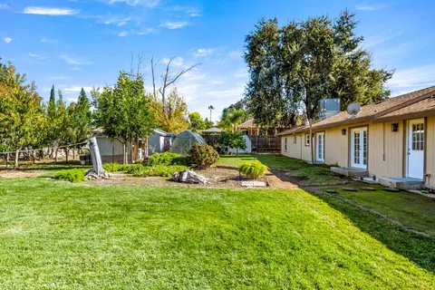Exterior - 6141 Lincoln Ave, Carmichael, CA 95608 photo 14 of 15