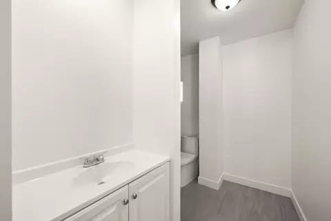 Bath - 6141 Lincoln Ave, Carmichael, CA 95608 photo 2 of 7