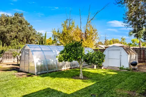 Exterior - 6141 Lincoln Ave, Carmichael, CA 95608 photo 6 of 15