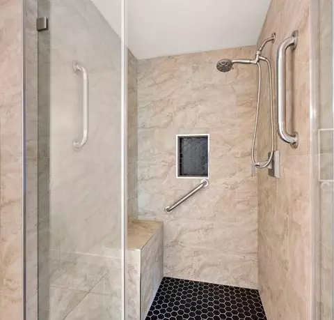 Bath - 6141 Lincoln Ave, Carmichael, CA 95608 photo 7 of 7