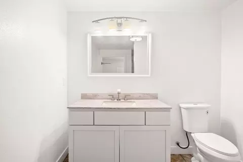 Bath - 6141 Lincoln Ave, Carmichael, CA 95608 photo 6 of 7