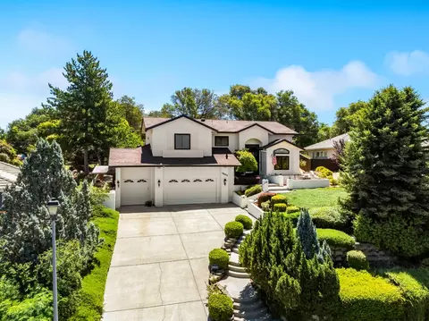 12620 Quail Hollow Dr, Auburn, CA 95603