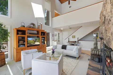 Living - 659 Sugarbush, Murphys, CA 95247 photo 4 of 8