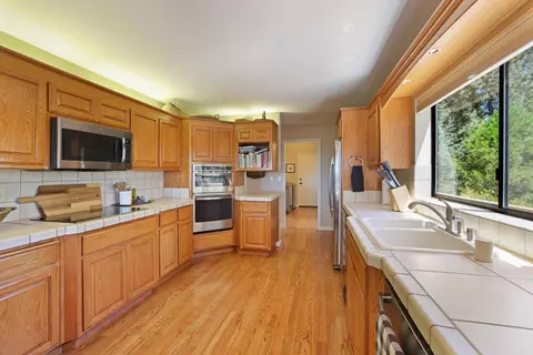 Kitchen - 659 Sugarbush, Murphys, CA 95247 photo 2 of 7