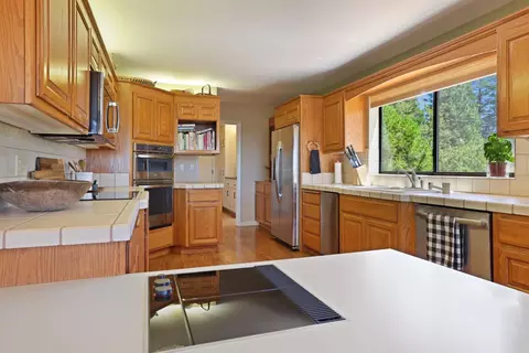 Kitchen - 659 Sugarbush, Murphys, CA 95247 photo 5 of 7