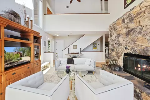 Living - 659 Sugarbush, Murphys, CA 95247 photo 5 of 8